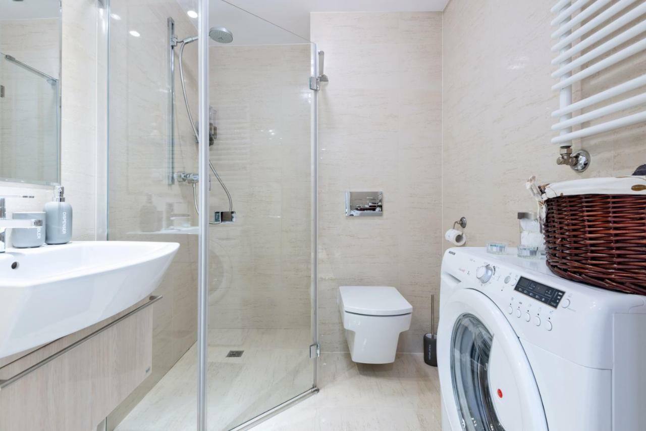 Kopernika8 Miro Apartment With Balcony And Ac Krakow Dış mekan fotoğraf