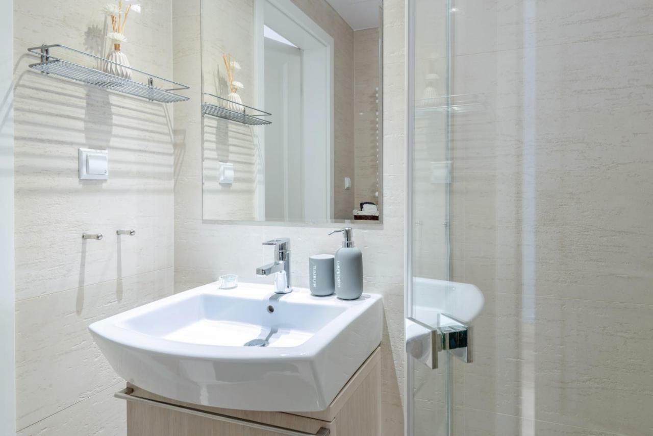 Kopernika8 Miro Apartment With Balcony And Ac Krakow Dış mekan fotoğraf